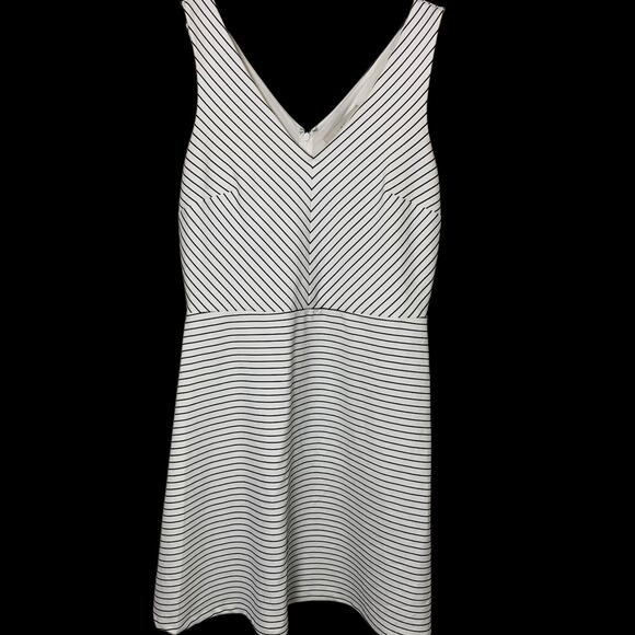 Loft Dress Women's Size 10 Black White Sleeveless Fit & Flare Back Zip Lined - Picture 2 of 8
